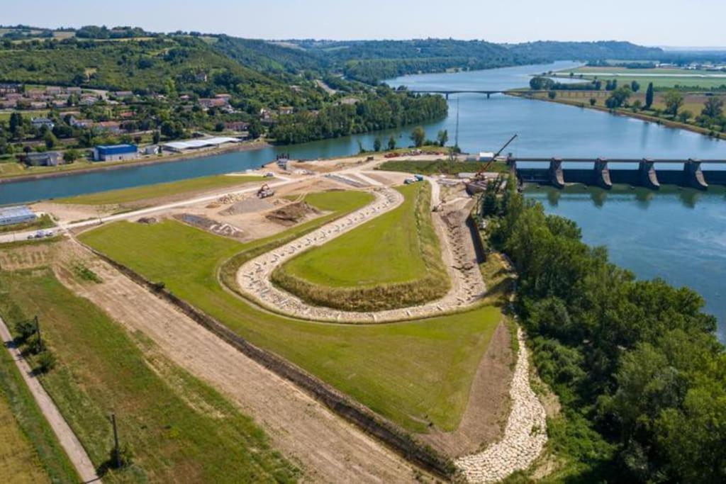La Villa Des Muriers Tres Spacieuse Dans Un Environnement Calme Malause Exteriör bild