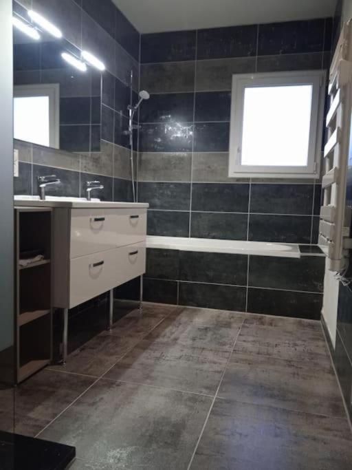 La Villa Des Muriers Tres Spacieuse Dans Un Environnement Calme Malause Exteriör bild